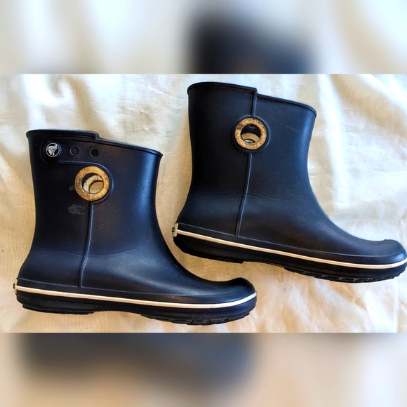 CROCS Shoes - Crocs Navy Jaunt Shorty Women's Rain Boots